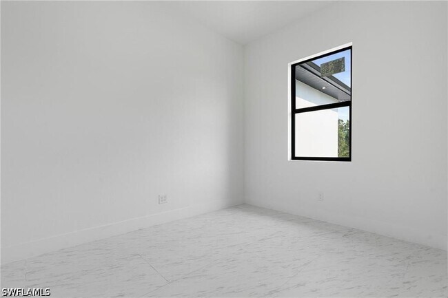 Building Photo - 3175 Sunshine Blvd N