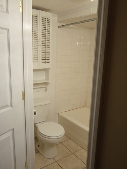 Bathroom - 619 Maryland Ave