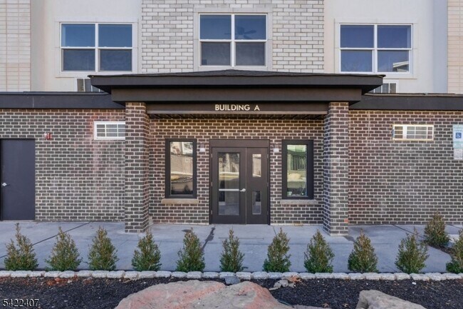 Building Photo - 95 Shepherds Ln