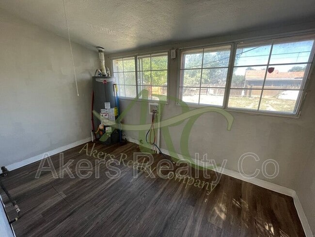 Building Photo - 1702 Van Buren St