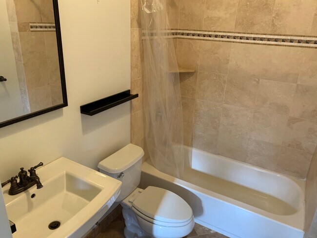 Building Photo - 546 30th St