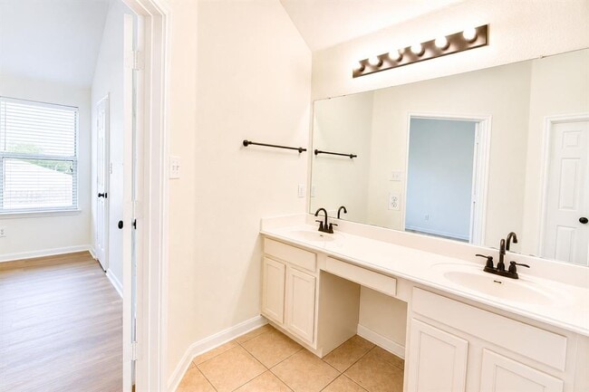 Building Photo - 4205 Bent Wood Ct