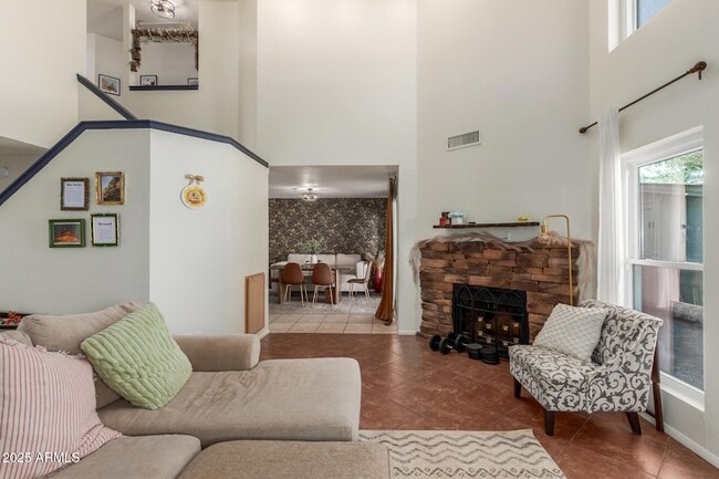 Building Photo - 518 E Kerry Ln