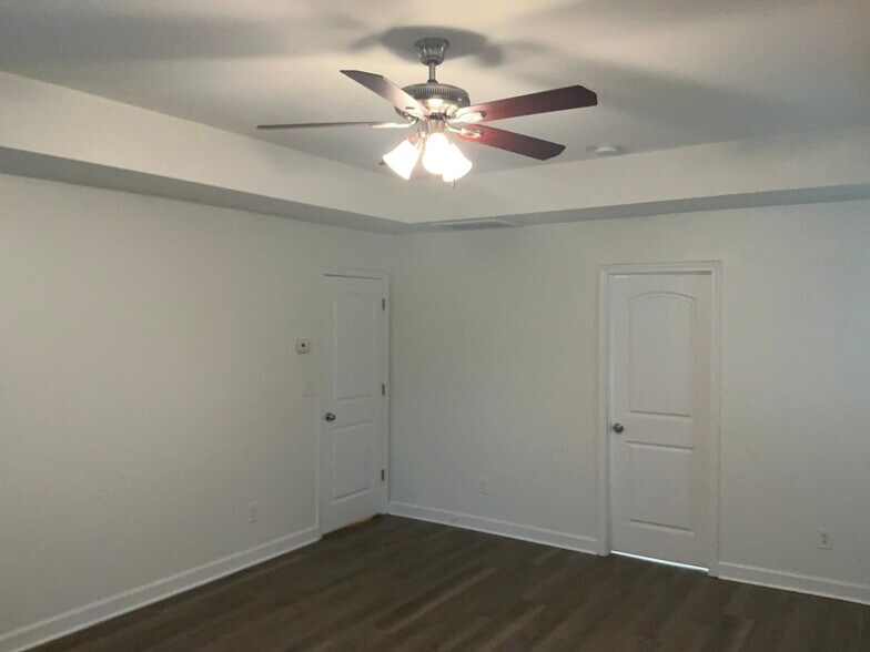 Building Photo - 3013 Corrona Ln