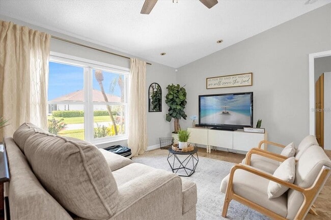 Building Photo - 3627 Ocita Dr