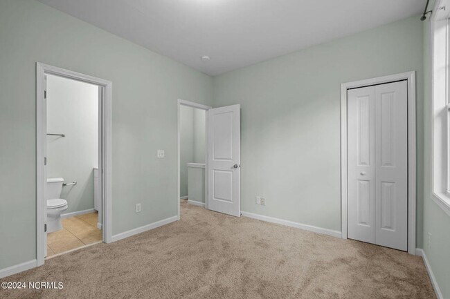 Building Photo - 2 Bedroom 2.5 Bathroom Townhouse in Wilmin...