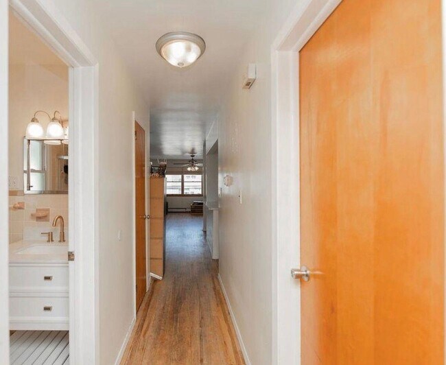 Building Photo - 108 Evergreen St