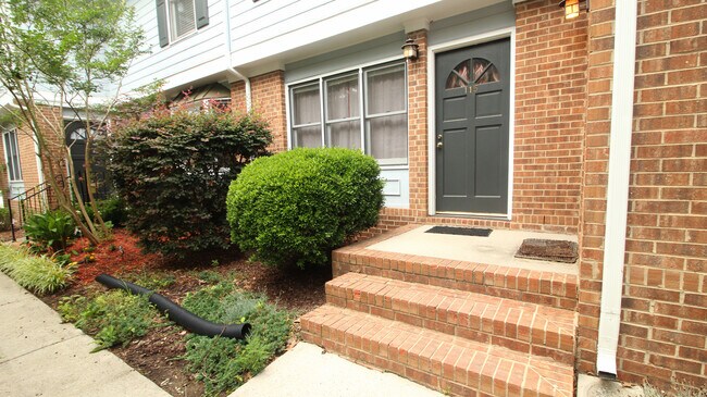 Primary Photo - Super Peaceful 2 Bedroom / 2 Bathroom Town...