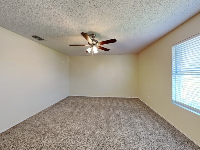 Building Photo - 2310 Graystone Dr