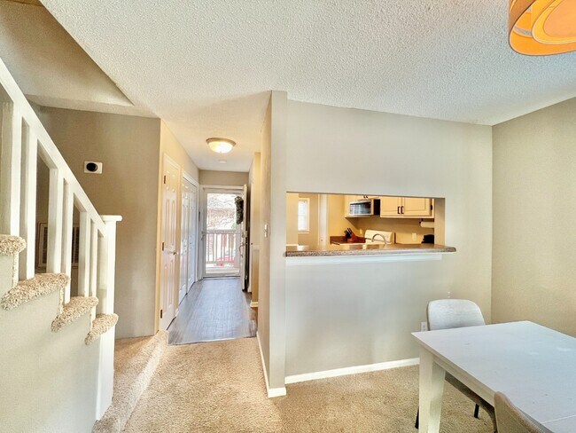 Building Photo - Condo with Convenient Location!
