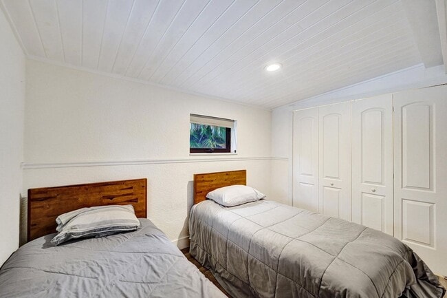 Building Photo - 5612 Harding St