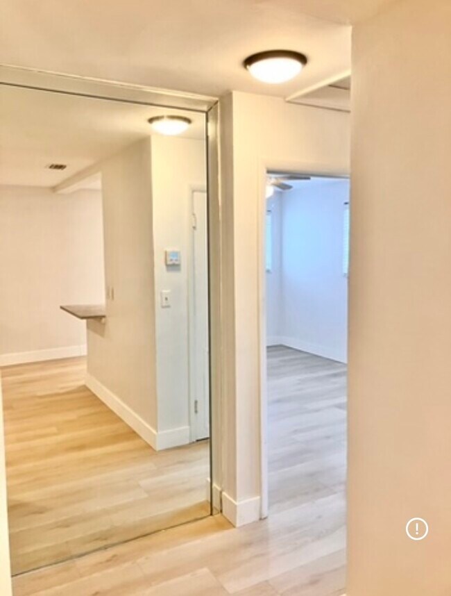 Building Photo - 2538 SW 11th St