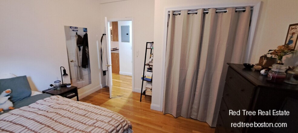 Building Photo - 145 Hillside St