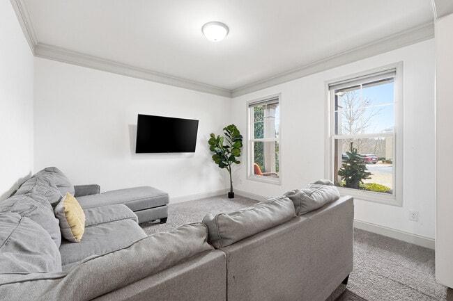 Building Photo - 212 Man O War Ct