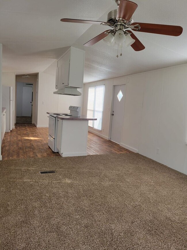 Building Photo - Ready to move in!