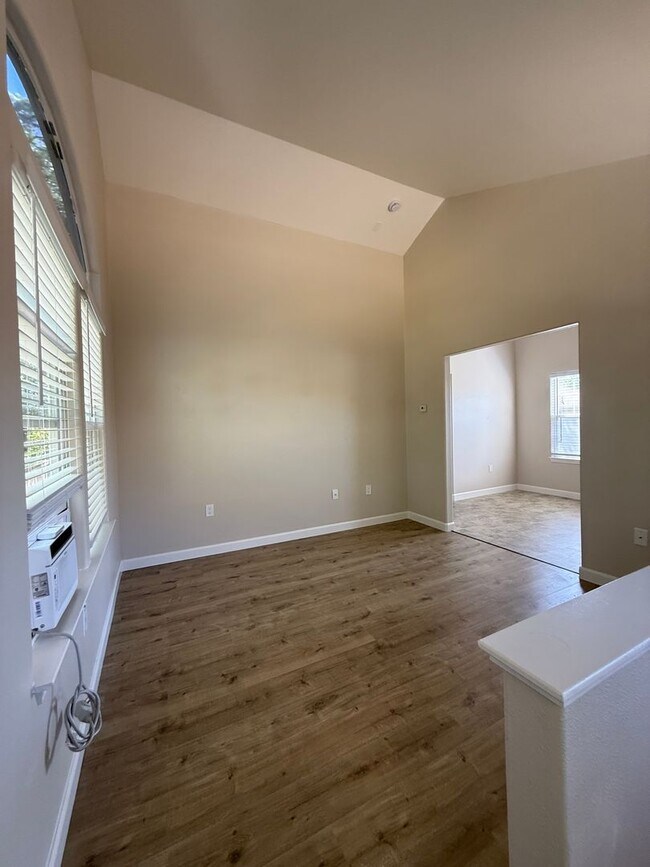Building Photo - 1208 Hidden Creek Pl