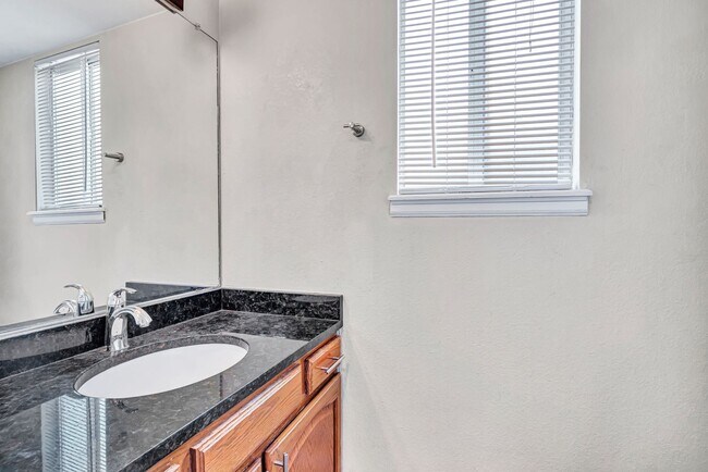 Building Photo - Spacious Home in Castle Rock