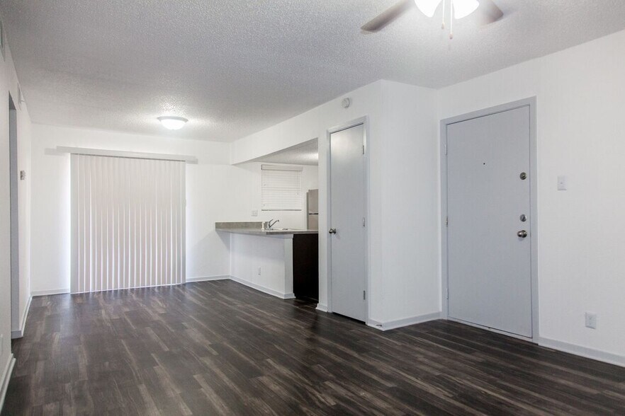 Building Photo - 8033 Gessner Dr