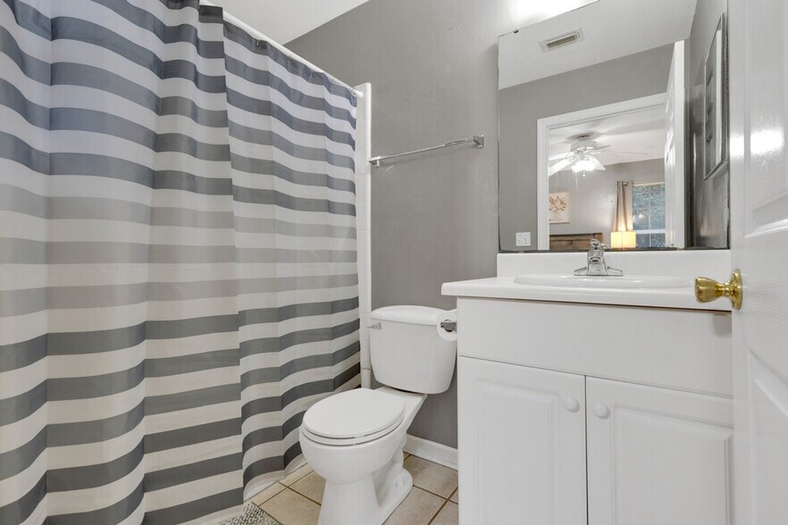 Building Photo - 221 Cactus St