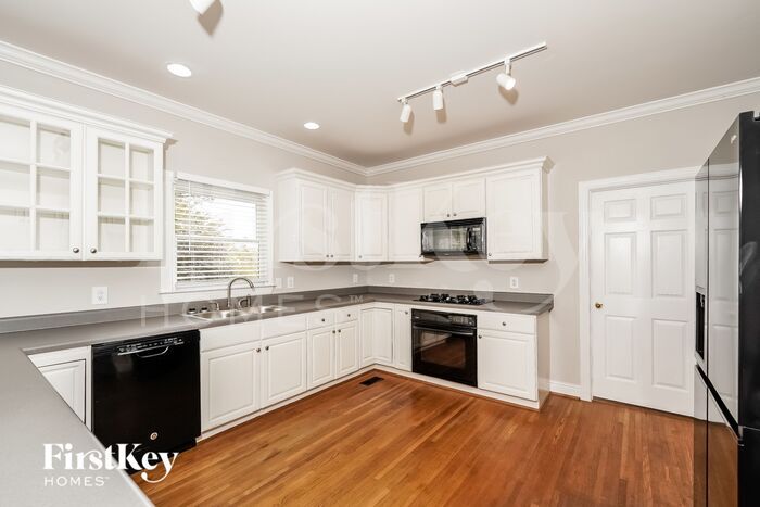 Building Photo - 445 Conroy Cir
