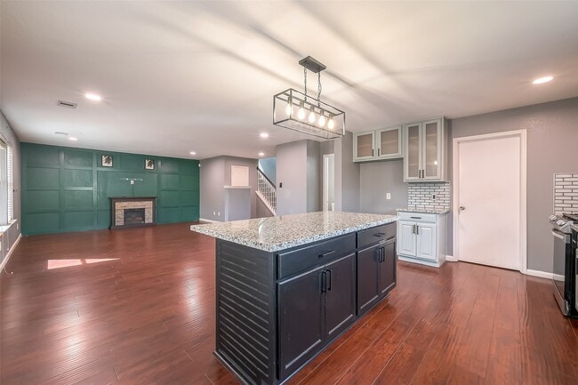 Building Photo - 9226 MacMillan Ln