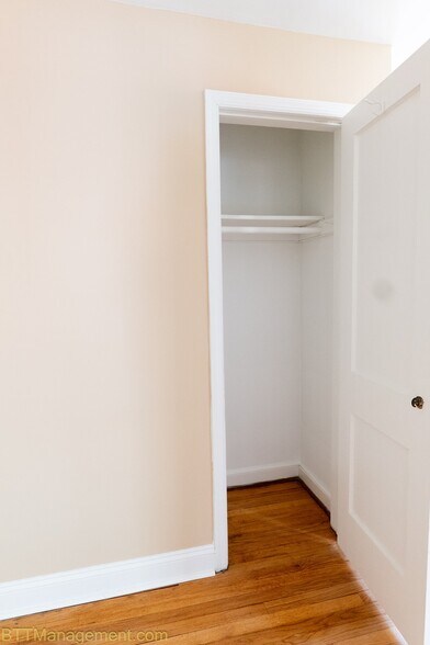 Building Photo - 908 Hudson Ave