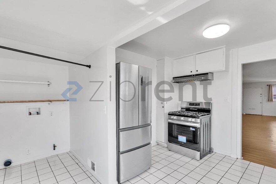 Building Photo - 1219 43rd Ave