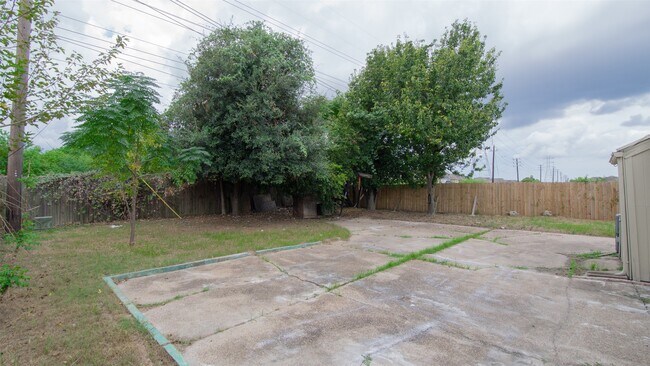 Building Photo - 9102 Benthos Dr