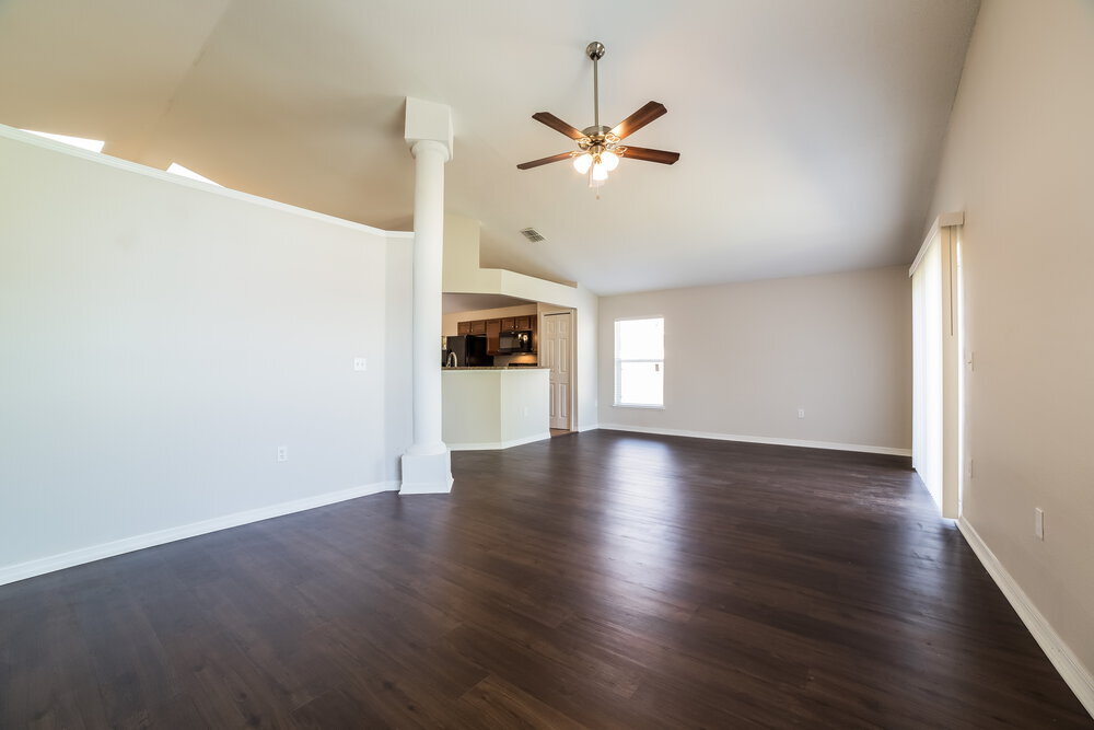 Building Photo - 2372 Queenswood Cir
