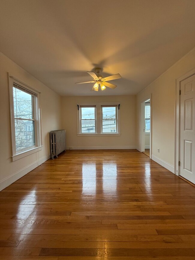 Building Photo - Spacious, Sunny and Updated Brighton / Oak...