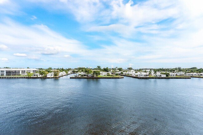 Building Photo - 2004 S Federal Hwy