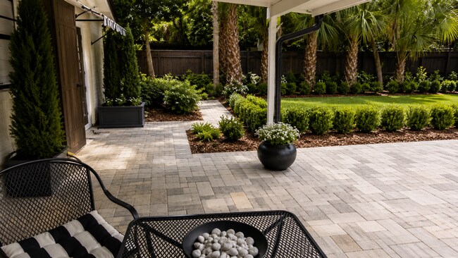 Building Photo - FURNISHED Beautiful Pool Home x Rent in Winter Park Close to Rollins College !