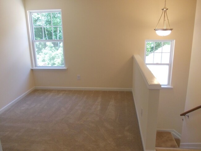 Building Photo - 3 Bed End Unit Townhome in Prosperity Chur...