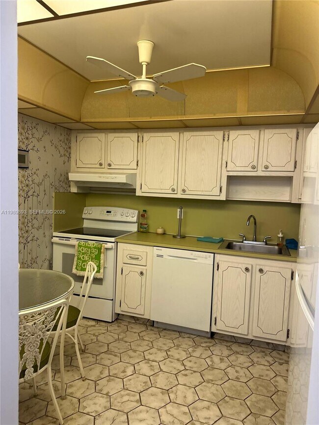 Building Photo - 410 SE 2nd St