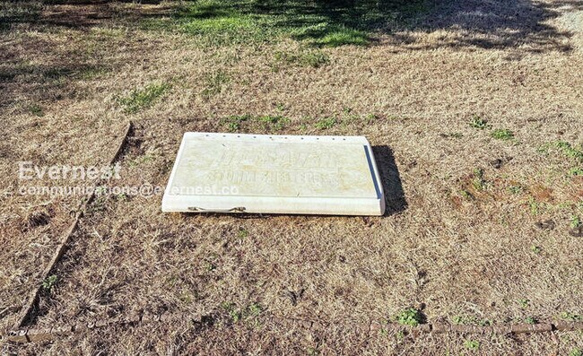 Building Photo - 450 Loveless Rd