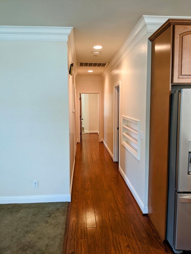 Building Photo - 405 E Main St