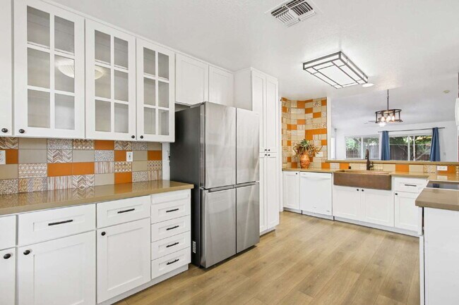 Building Photo - Updated Wildhorse Home | 2 Bed, 2 Bath | Corner Lot | Pets OK | W/D + Landscaping Included