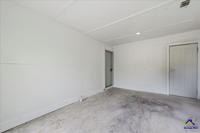 Building Photo - 526 Ochlahatchee Dr