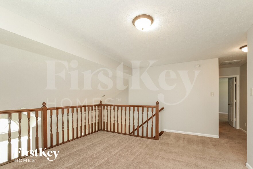 Building Photo - 6560 Hollingsworth Dr