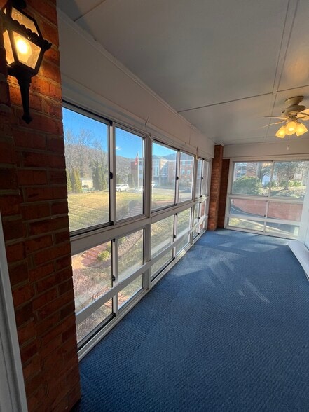 Sunroom - 2102 Stephenson Ave SW