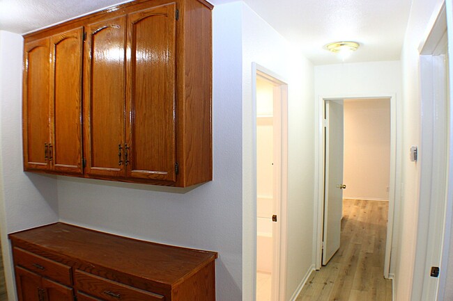 Building Photo - Newly Updated 4 bedroom home for Rent.