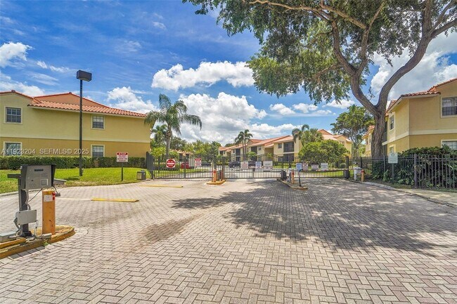 Building Photo - 1265 SW 46th Ave