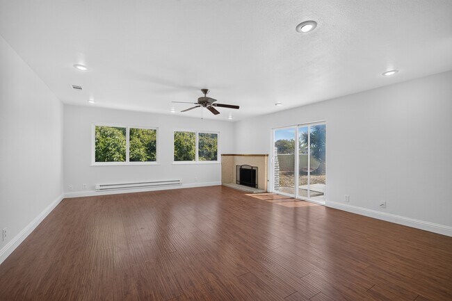 Building Photo - 2045 Larsen Ct