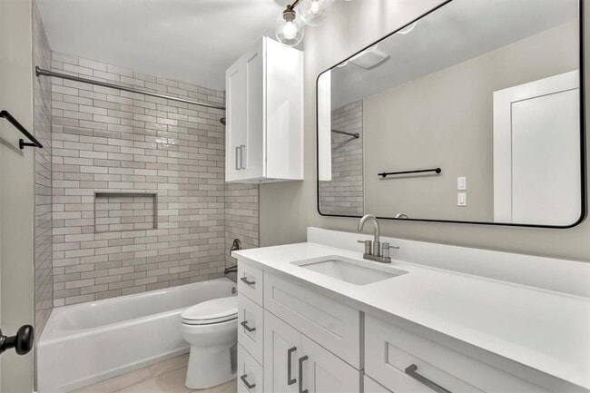 Building Photo - 4805 Gerona Dr