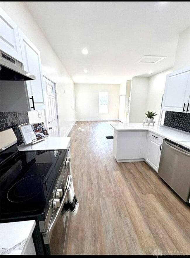Building Photo - Completely updated bungalow in Historic So...