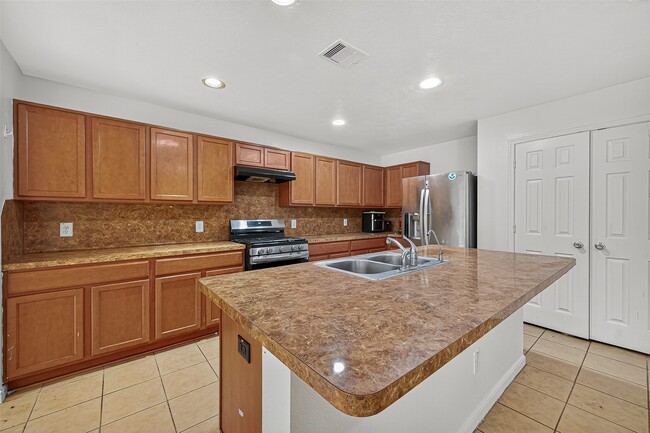 Building Photo - 16547 Lanesborough Dr