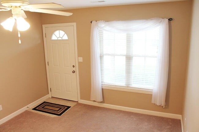 Building Photo - 1304 E Brown School Rd