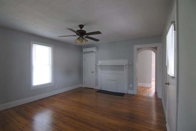 Building Photo - APPLICATIONS PENDING! Charming blue renova...