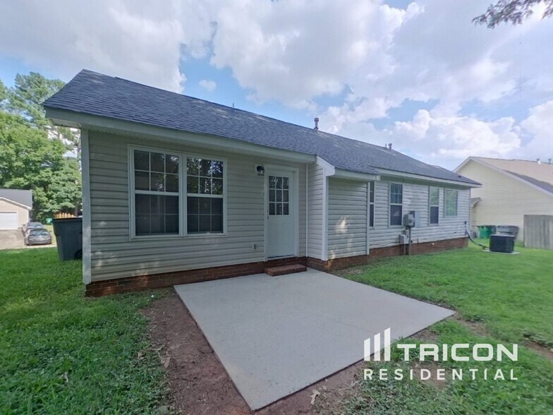 Building Photo - 1128 Summit Hills Dr
