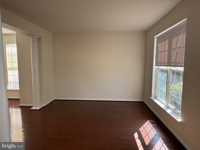 Building Photo - 9719 Inkwood Dr